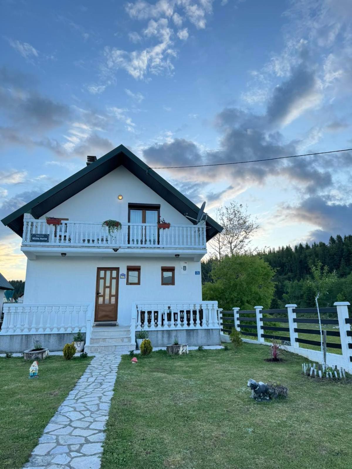 White Home Žabljak Buitenkant foto